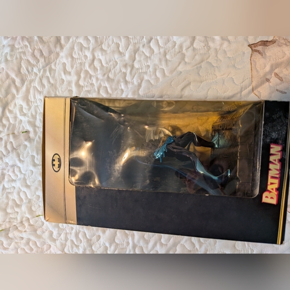 Limited 100th Addition Batman - Picture 3 of 6